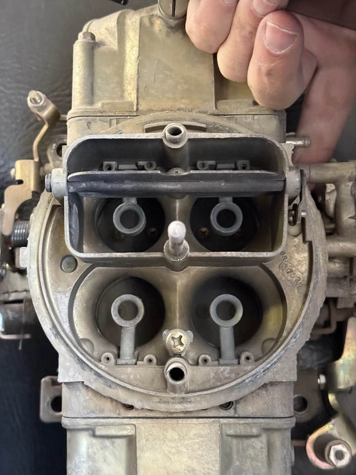 Carburador mecánico secundario Holley 4779-5 750 CFM 4150 doble bomba Foto 4 de 4