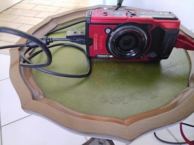 Olympus Tough TG-5  Digitale Kamera, Rot, , gebraucht, Anschaltknopf defekt