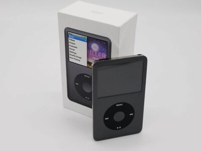 Apple iPod classic 7th Generation Gray/Silver/Blue-160GB / Bundle