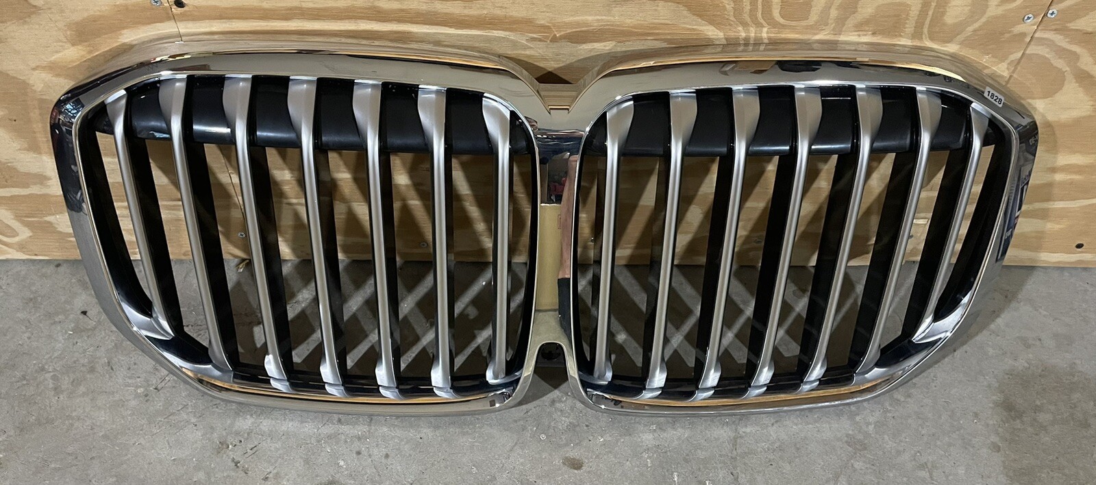 2019-2021 BMW X7 G07 Front Upper Grill Grille Chrome W/ Camera  