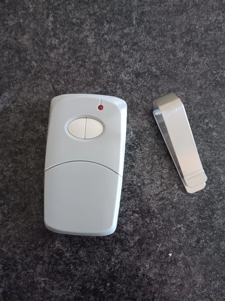  Linear Multi-Code 4120 Gate Garage 2-Button Remote MCS412001 300mhz 308911 - Image 3 of 3