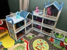 Interchangeable Doll House Over 50 Pieces Toys Not Included