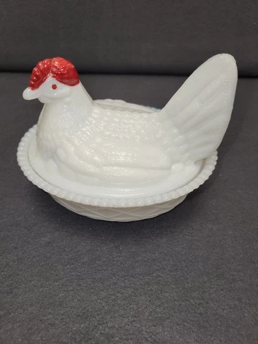 Vintage Westmoreland White Milk Glass Hen on Nest Dish Beaded Split Tail 5.675"