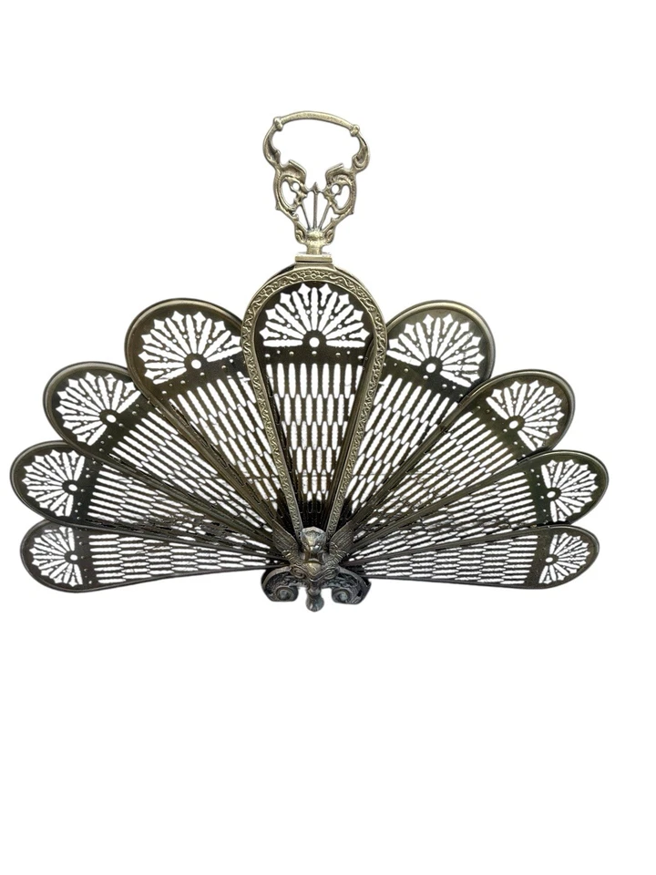 Ventilador de pantalla de chimenea de pavo real plegable de latón de colección Griffin Gárgola 26,5"x38” MCM Foto 3 de 4