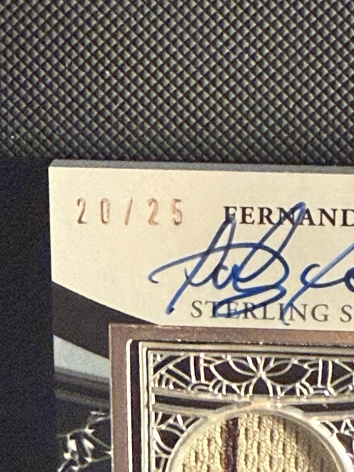Parche doble camuflaje Topps Sterling Fernando Tatis 2023 firma automática 20/25 Foto 2 de 3