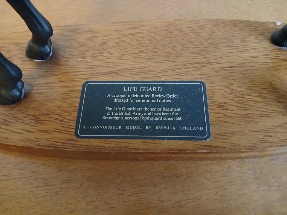 Beswick Connoisseur Mounted Lifeguard Figurine Stye 2 Model no. 2562 - Image 4 of 4