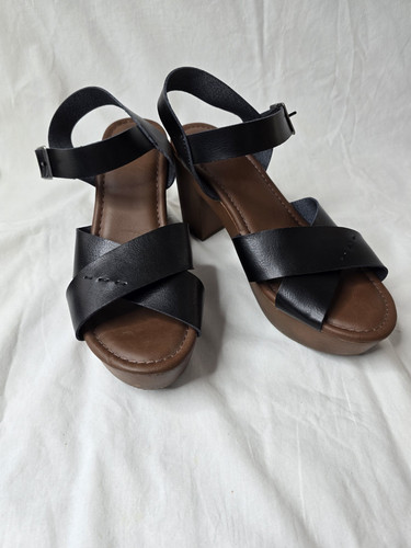 Women'sPlatform Heels - Universal Thread Black Buckle Strap