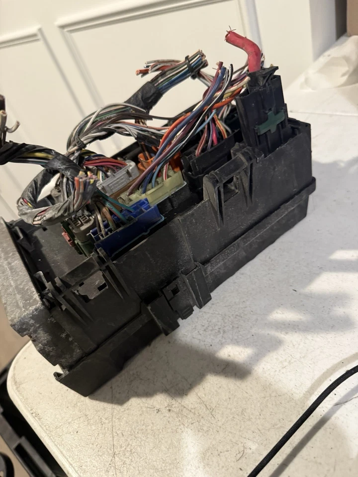 OEM P05144505AE Dodge GRAND Caravan 2005-2007 módulo de caja de conexiones de fusibles Foto 2 de 4