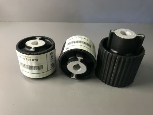 NEW GENUINE BMW F10 F11 & LCI REAR AXLE RUBBER MOUNTING SET 6792872 & 2x 6792873 - Picture 1 of 4