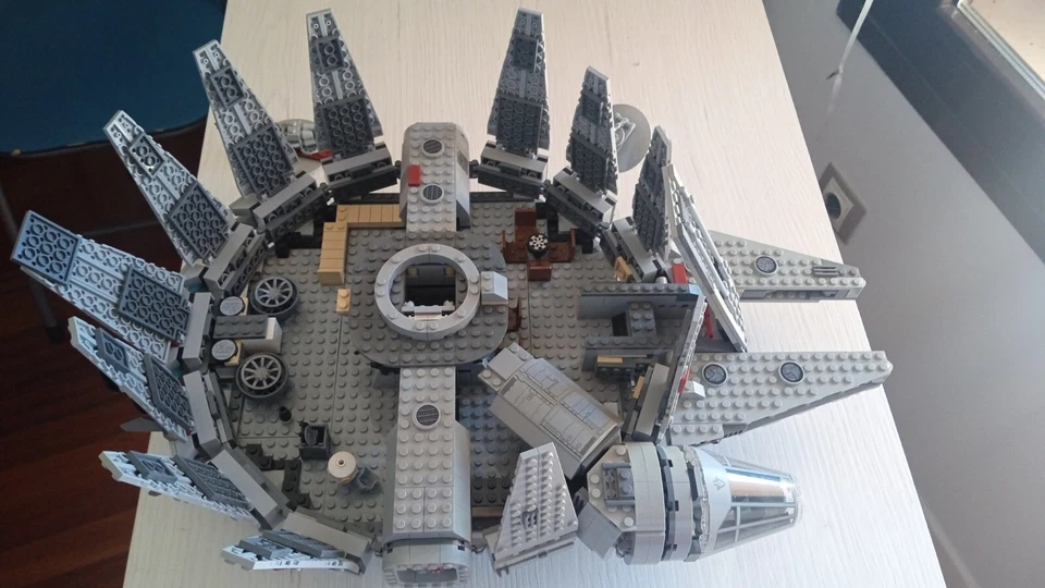 LEGO Star Wars 7965 Millennium Falcon, foto 3 de 5