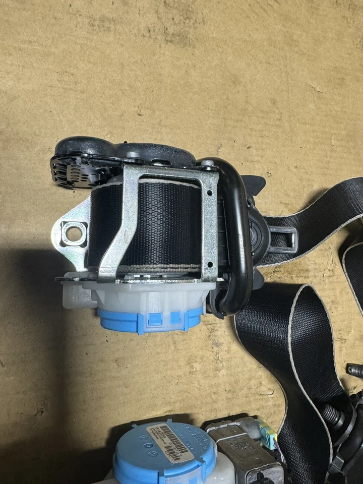 Par de cinturones de seguridad delanteros Mercedes Benz Gla 250 2014-2020 OEM Foto 3 de 4