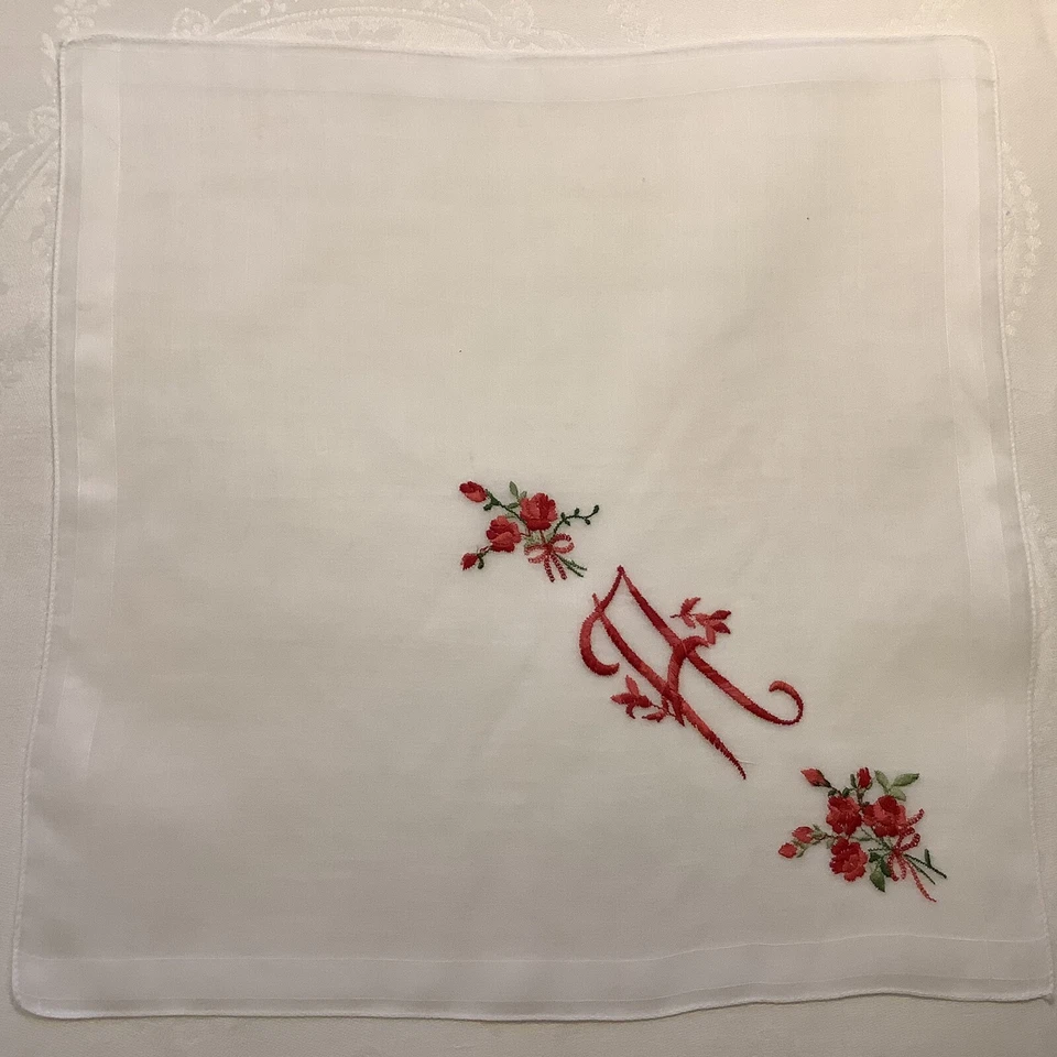 #7155🌟Vintage 40s CHRISTMAS RED SATIN Monogram “A” Handkerchief🎁Great Gift - Image 4 of 4
