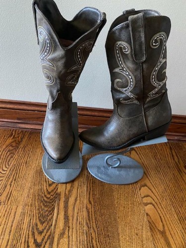 Pointed Toe Mid-Calf Cowboy Boots 