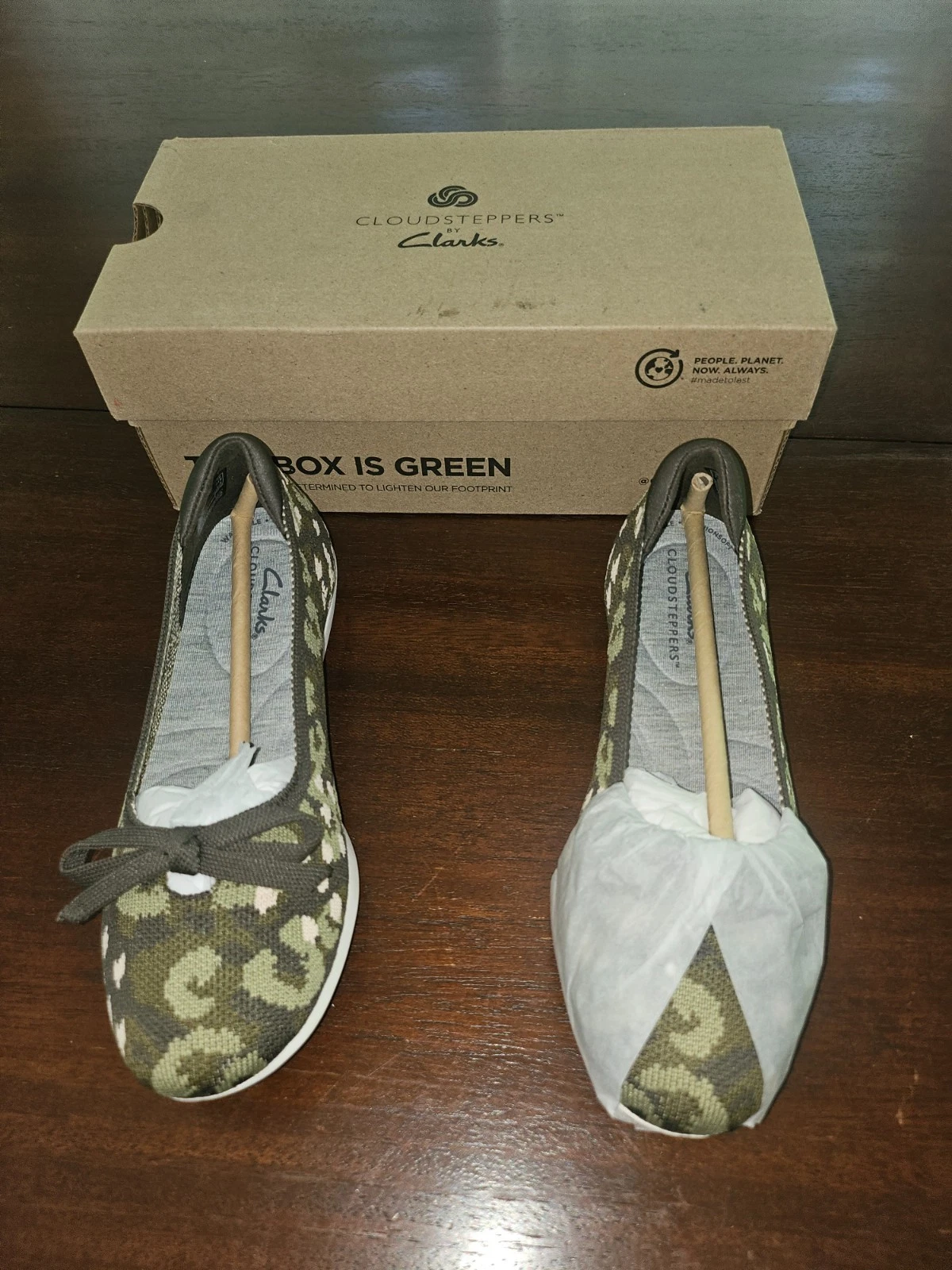 Mocassini Clarks Cloudsteppers Carly Dream Flat kaki mimetici da donna 5 slip on maglia