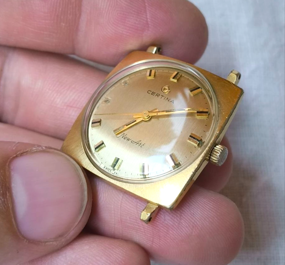 Vintage Certina New Art 28mm – Gold Dial – Swiss Manual Wind