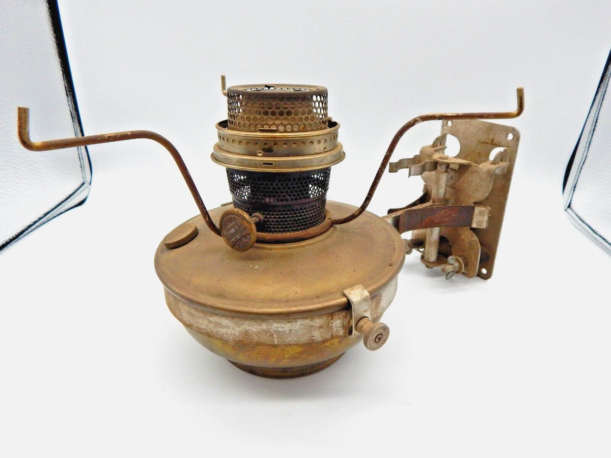 ANTIQUE ALADDIN RAILWAY WALL MOUNT CABOOSE KEROSENE LAMP BRASS TF591