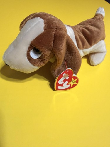 Ty Beanie Babies Brown and White Basset Hound Plush Dog. Tracker. With tags.