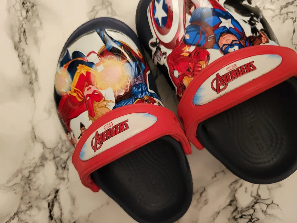 Zapatos sin cordones Vengadores Crocs Marvel Superhéroe Crocs talla 6 (C6) niño pequeño Foto 3 de 4