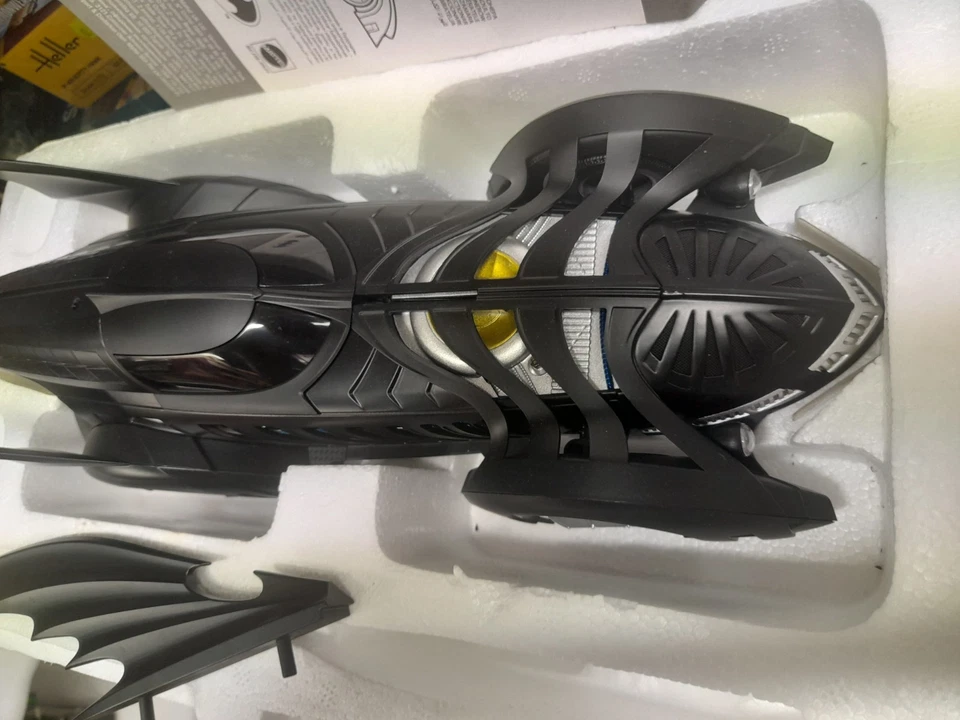 Hot Wheels Elite BCJ98 Batmobile "Batman Forever" 1/18 - Immagine 3 di 3