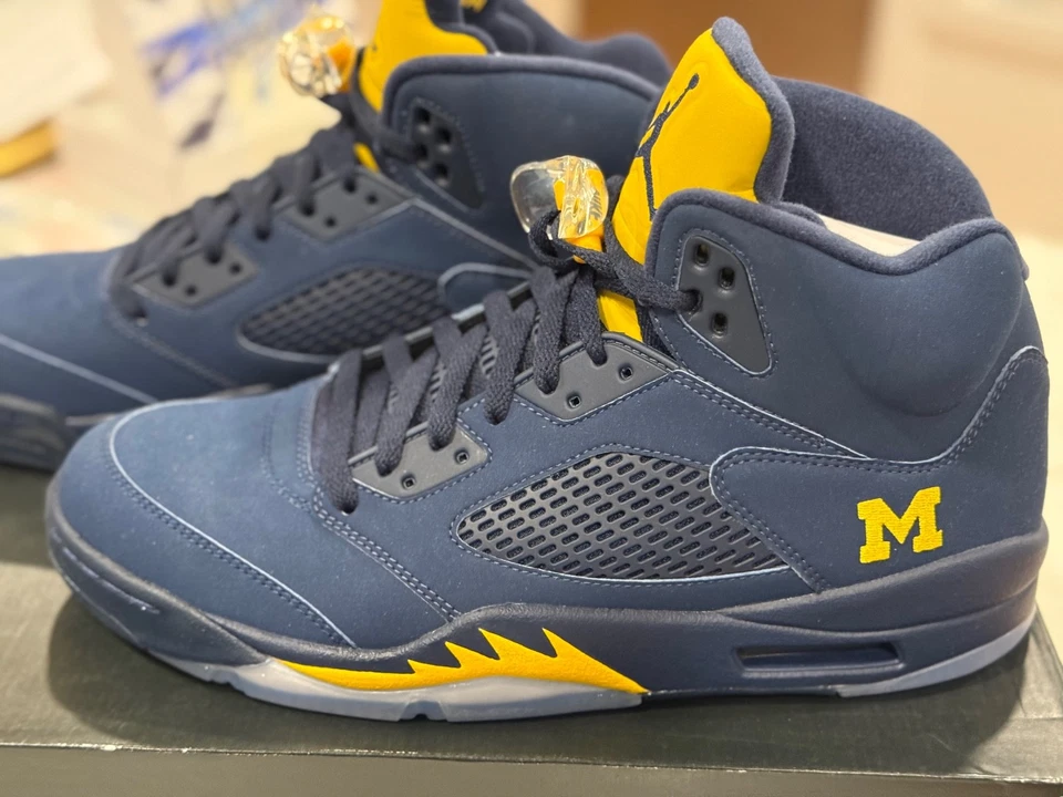 ZAPATOS DE BALONCESTO JORDAN 5 RETRO MICHIGAN PE - NUEVOS - TALLA 11 Foto 4 de 4