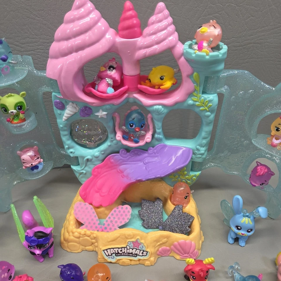 Игровой набор Hatchimals CollEGtibles Mermal Magic Coral Castle и лот из 63 фигурок - Изображение 2 из 4
