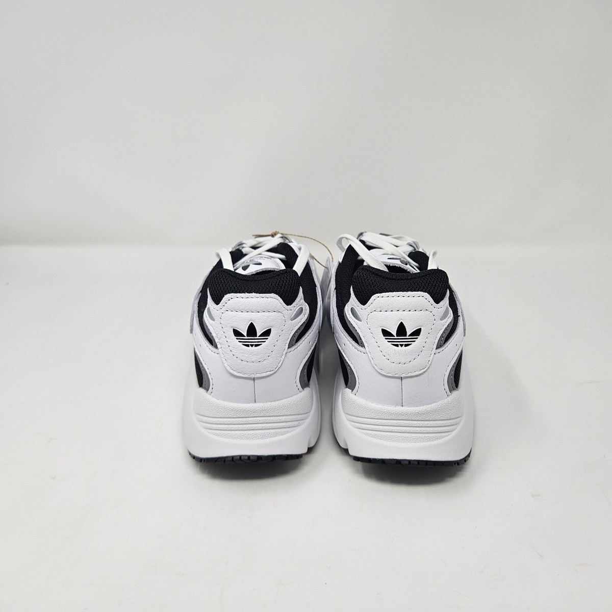 ★★Adairs★★ Ozmillen white black ID5704 Men's Adidas Ozmillen Athletic Casual Shoes / White Black