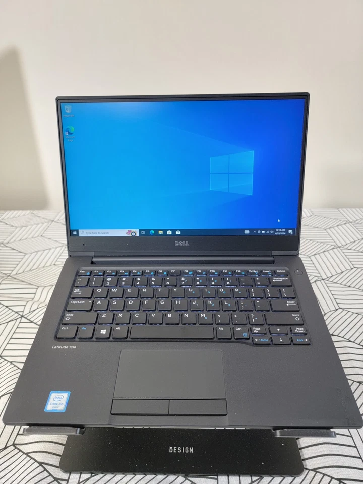 Dell Latitude 7370 13.3" Intel Core m7-6Y75 1.2GHz 8GB RAM 128GB SSD Win10/11Pro Foto 2 de 4