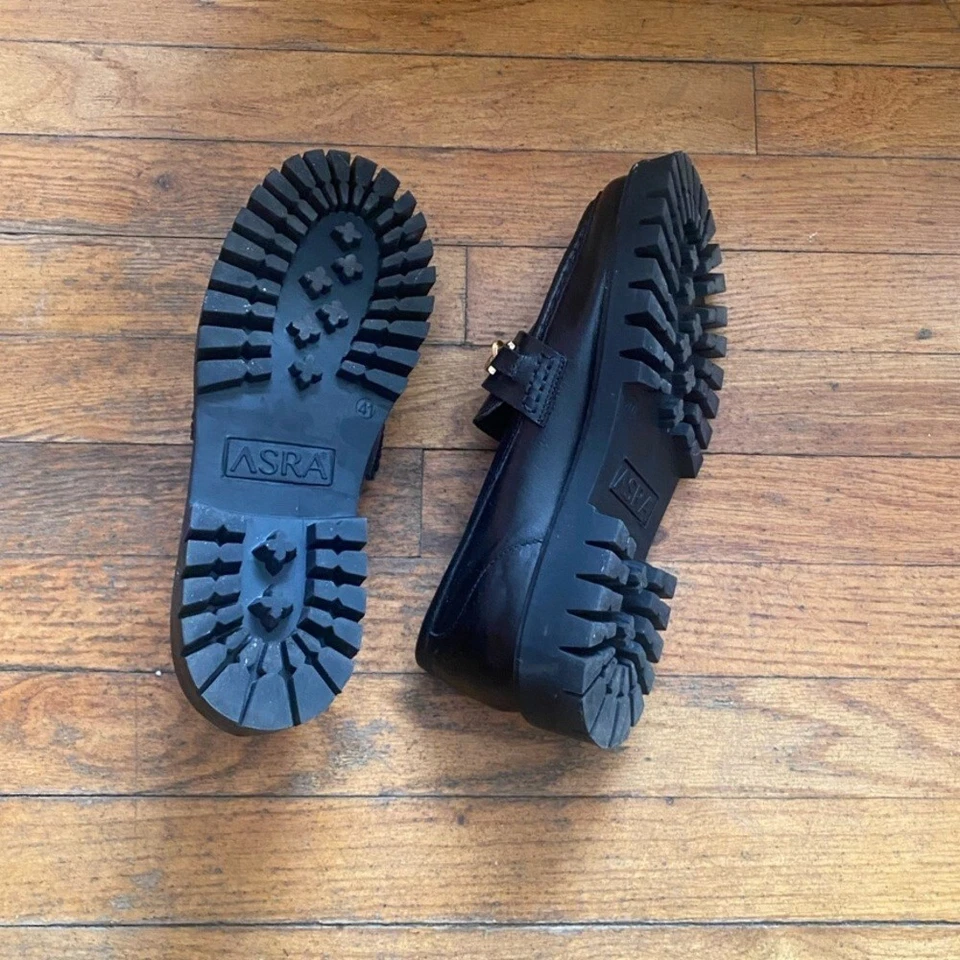 Mocasines gruesos negros Freya exclusivos talla 10 ASRA con detalle dorado Foto 3 de 4