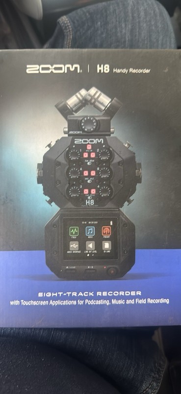 Zoom H8 Handy Recorder 8-Track Digital Recorder Touchscreen XLR/TRS Combo