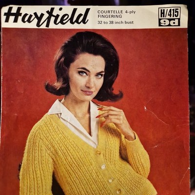 Hayfield 415 4-fädige Strickjacke 32-38'' Original Strickmuster Zopfmuster V-Ausschnitt 