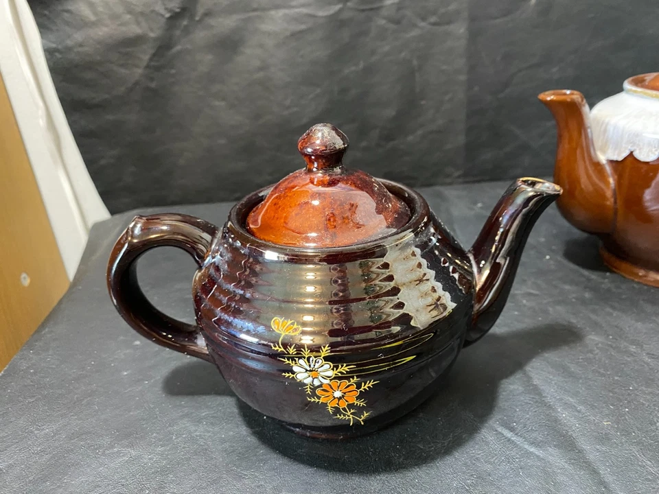 lot of 2 brown pottery stoneware teapots teapot decorative - Image 3 of 4