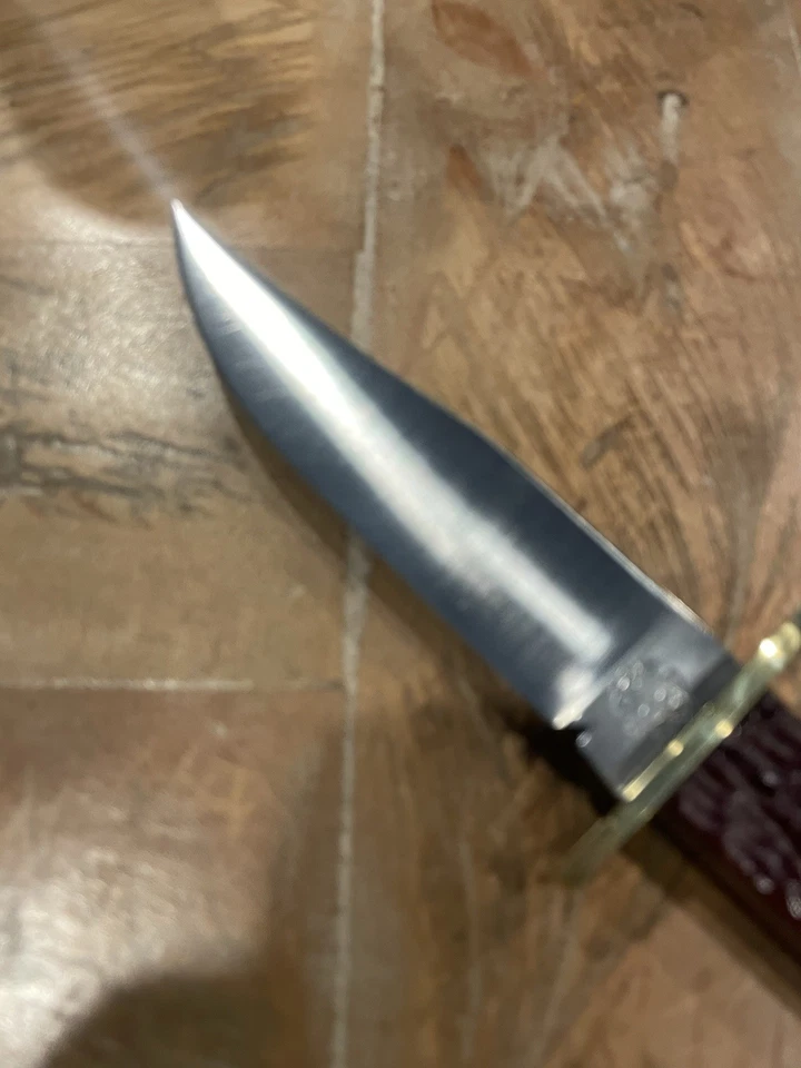 ОХОТНИЧИЙ НОЖ SCHATT & MORGAN США С РИФЛЕНОЙ КРАСНОЙ КОСТЬЮ ПРЕМИУМ-КЛАССА С ФИКСИРОВАННЫМ ЛЕЗВИЕМ - Изображение 3 из 4