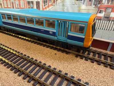 Hornby R867 Class 142 Pacer 2 Wagen DMU in blau DCC bestückt