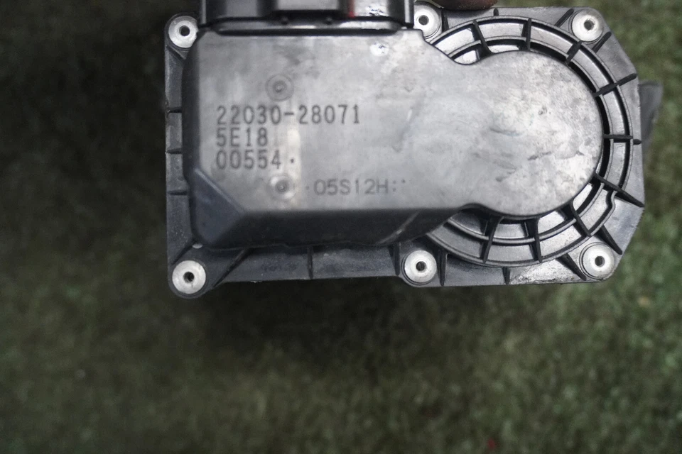 Toyota Scion XB 2013 2014 2015 2,4 L carrocería del acelerador fabricante original 80 k millas 22030-28071 Foto 4 de 4