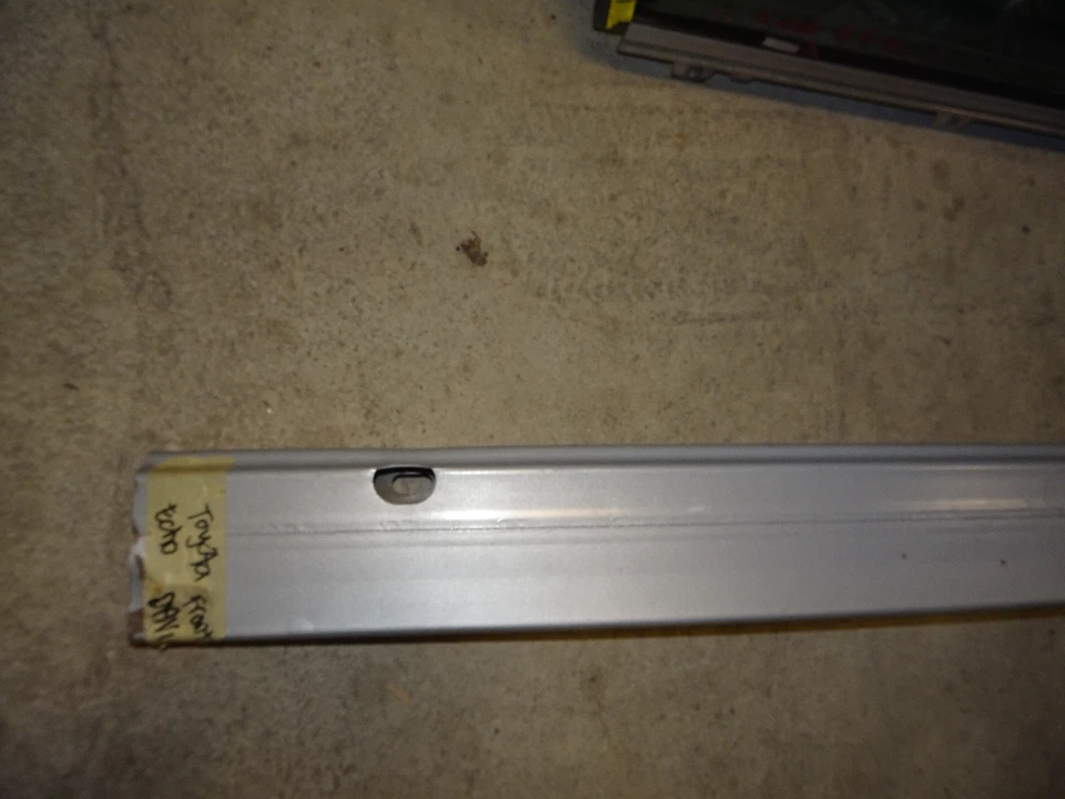 TOYOTA ECHO 2000-2005 OEM PARACHOQUES DELANTERO REFUERZO BARRA DE IMPACTO BONITO DE FÁBRICA Foto 2 de 4