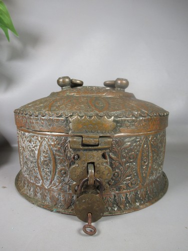 antique copper Indian Pandan Betel Nut Chapati Box Lockable and contents full - Picture 2 of 21