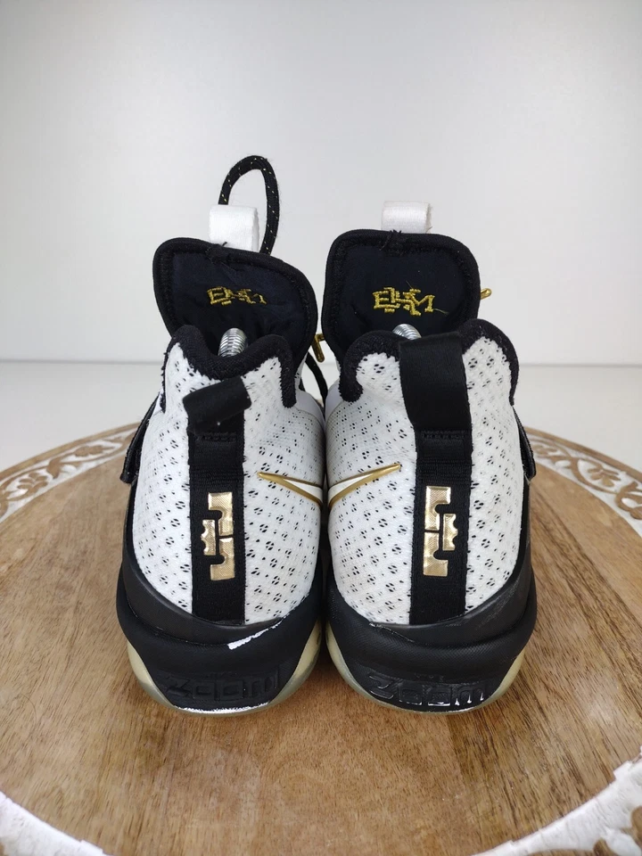 NIKE LEBRON XIV BHM GS 869976-100 BLANCO/ORO METÁLICO TALLA 6Y/Mujer 7,5 Foto 4 de 4