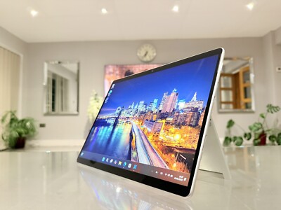 Microsoft Surface Pro 8 - i5 (11. Gen) - 8GB - 1TB! ***RIESIGER 1 TB SPEICHER***