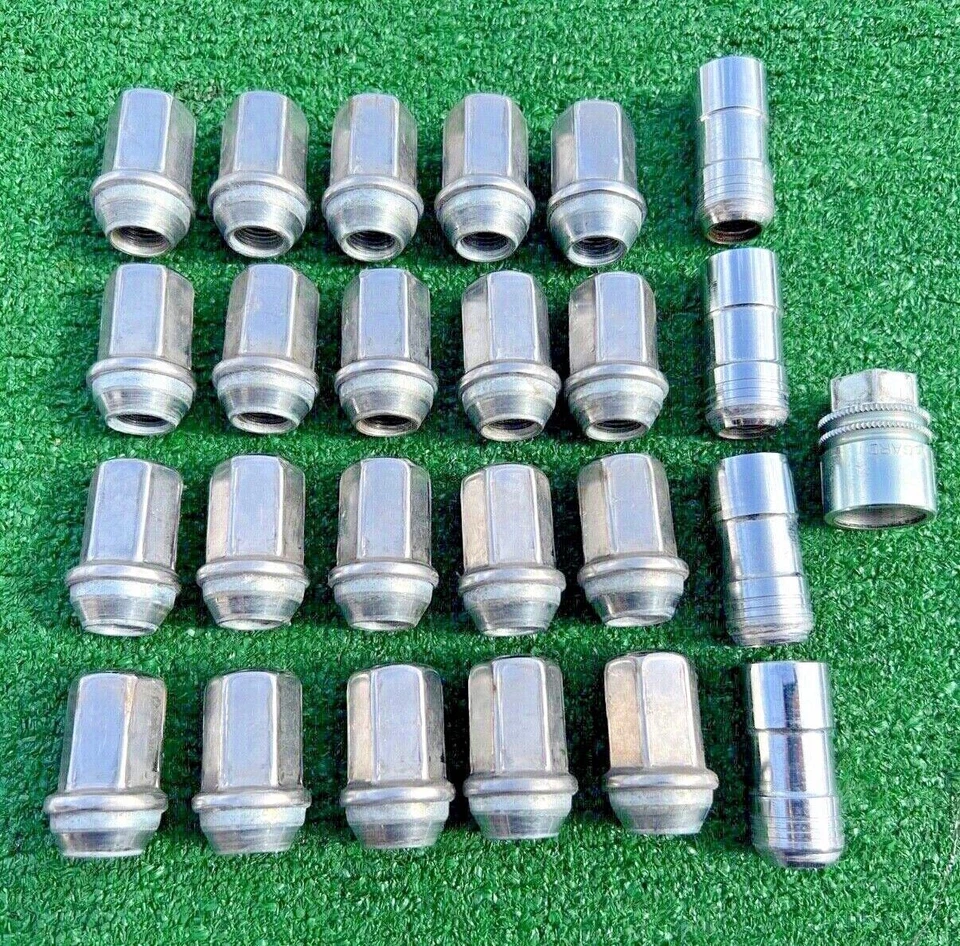 24 Genuine GM OEM Factory Wheel Lugnuts plus Locks Escalade Suburban Tahoe Yukon - Image 2 of 4