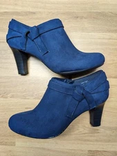 Coach and Four Navy Blue Heel Ankle Zip Bootie Size 6