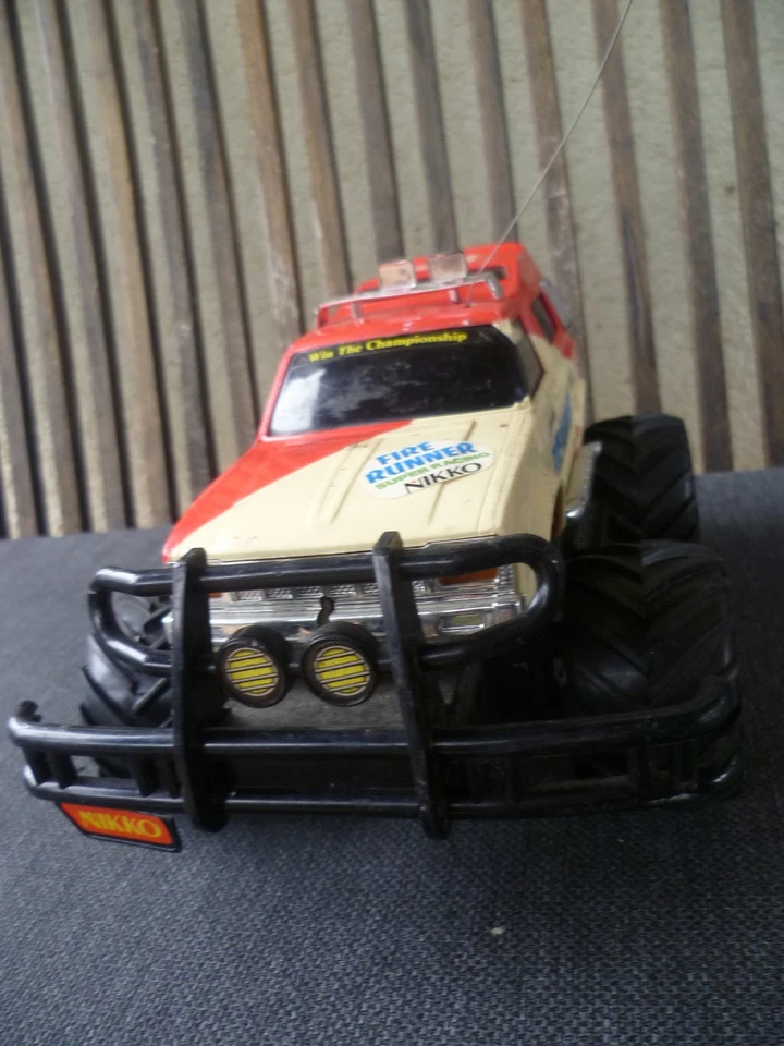 Vintage RC Nikko Toyota Fire Runner Auto - Bild 3 von 4