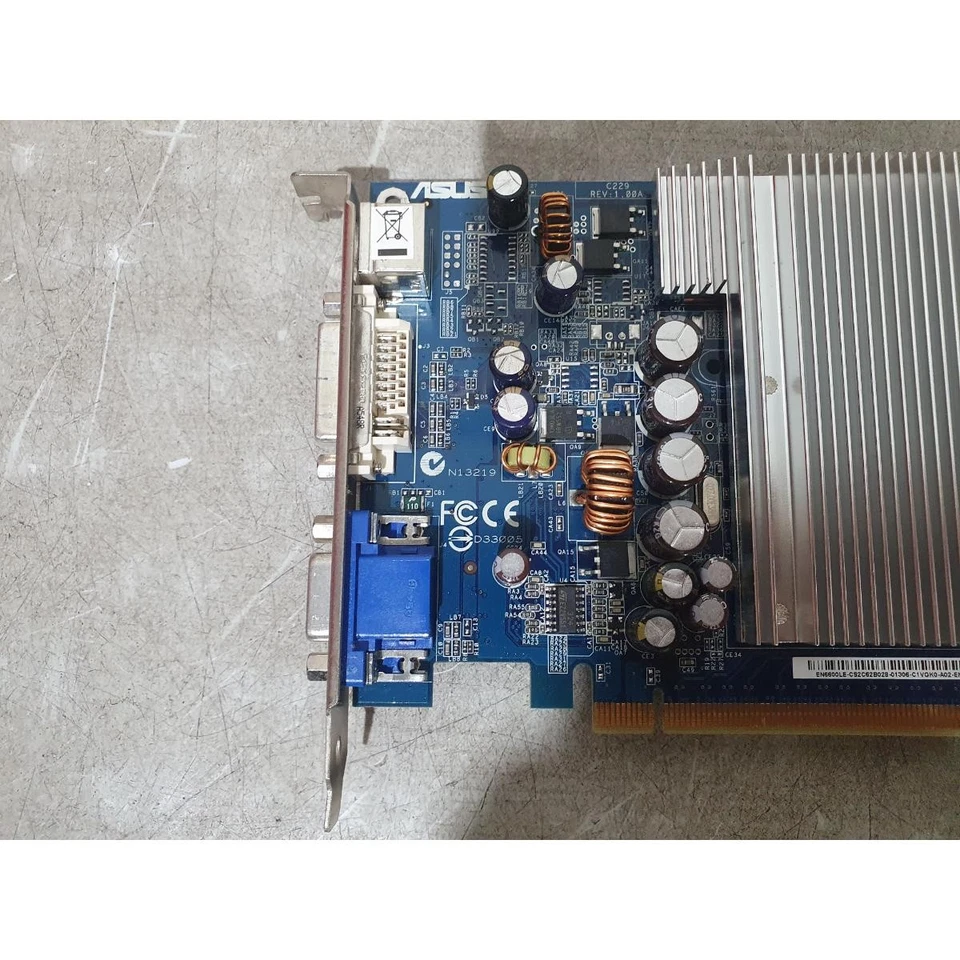 ASUS EN6600 LE Silencer NVIDIA GeForce 6600 LE Graphics Card DDR 256 MB PCIe x16 - Image 2 of 4