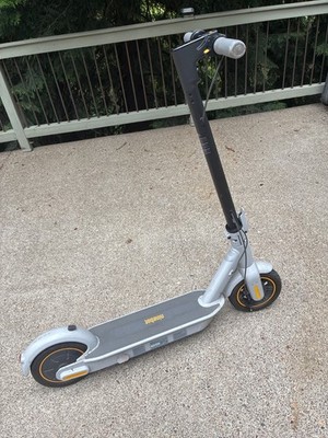 Segway Ninebot MAX G30LP Electric Kick Scooter MAX Speed 18.6 MPH slightly used