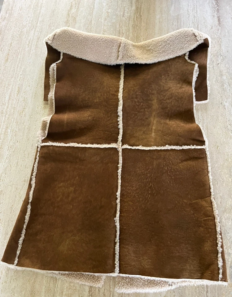 CHANEL Vintage Shearling Vest 42 - Image 4 of 4