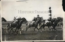 1932 Press Photo Jamaica track NY Bud Ensor on St Christopher wins - net29549
