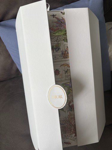 New! Christian Dior Chocolates advent calendar. Magnetic Closure. - Picture 8 of 10