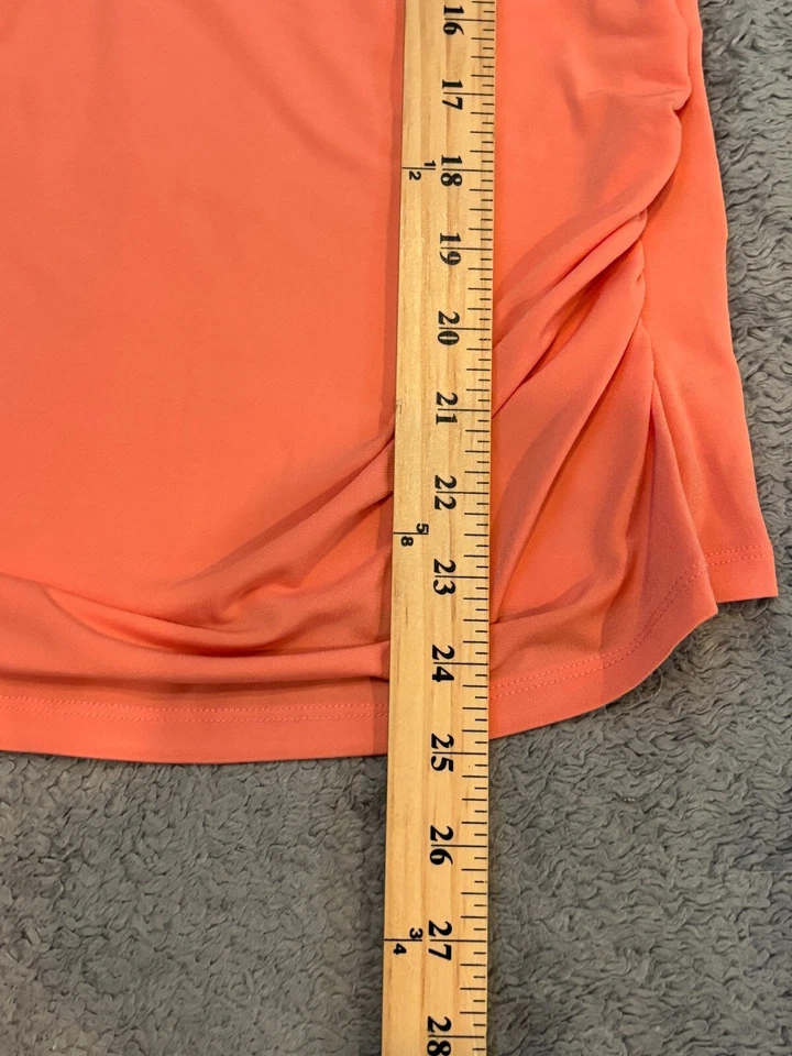 Top para mujer New York & Company pequeño rosa melocotón manga corta acento de malla acanalado Foto 4 de 4