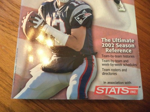 2002 SPORTING NEWS PRO FOOTBALL GUIDE TY LAW TOM BRADY NEW ENGLAND PATRIOTS - Picture 4 of 12