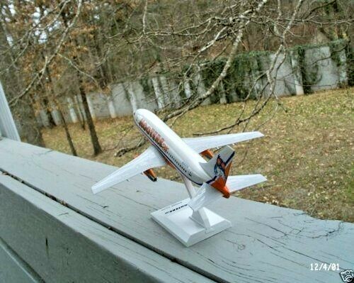 Hooters Air Boeing 737-200 Scale 1:130 Airplane Model Defunct Airlines - New - Picture 6 of 17