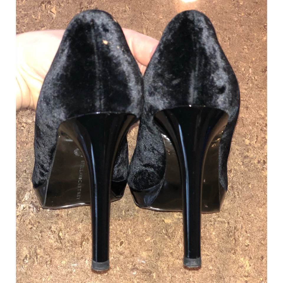 Stella McCartney 黑色天鹅绒漆皮圆头经典高跟鞋 8.5 M 码 — 第 3/4 张图片